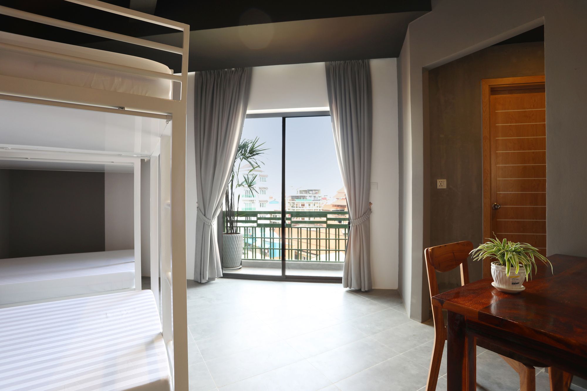 Sky Apartments Riverside - 50M To Royal Palace Phnom Penh Exterior foto